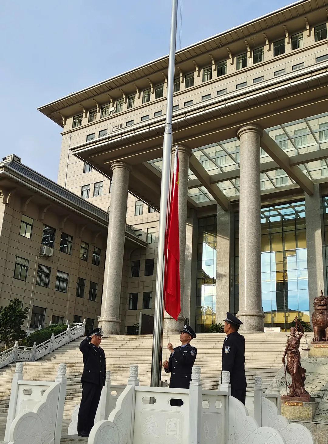 10.01完美365体育官方网站_365bet在线开户_beat365登录平台人民检察院举行升旗仪式2.jpg