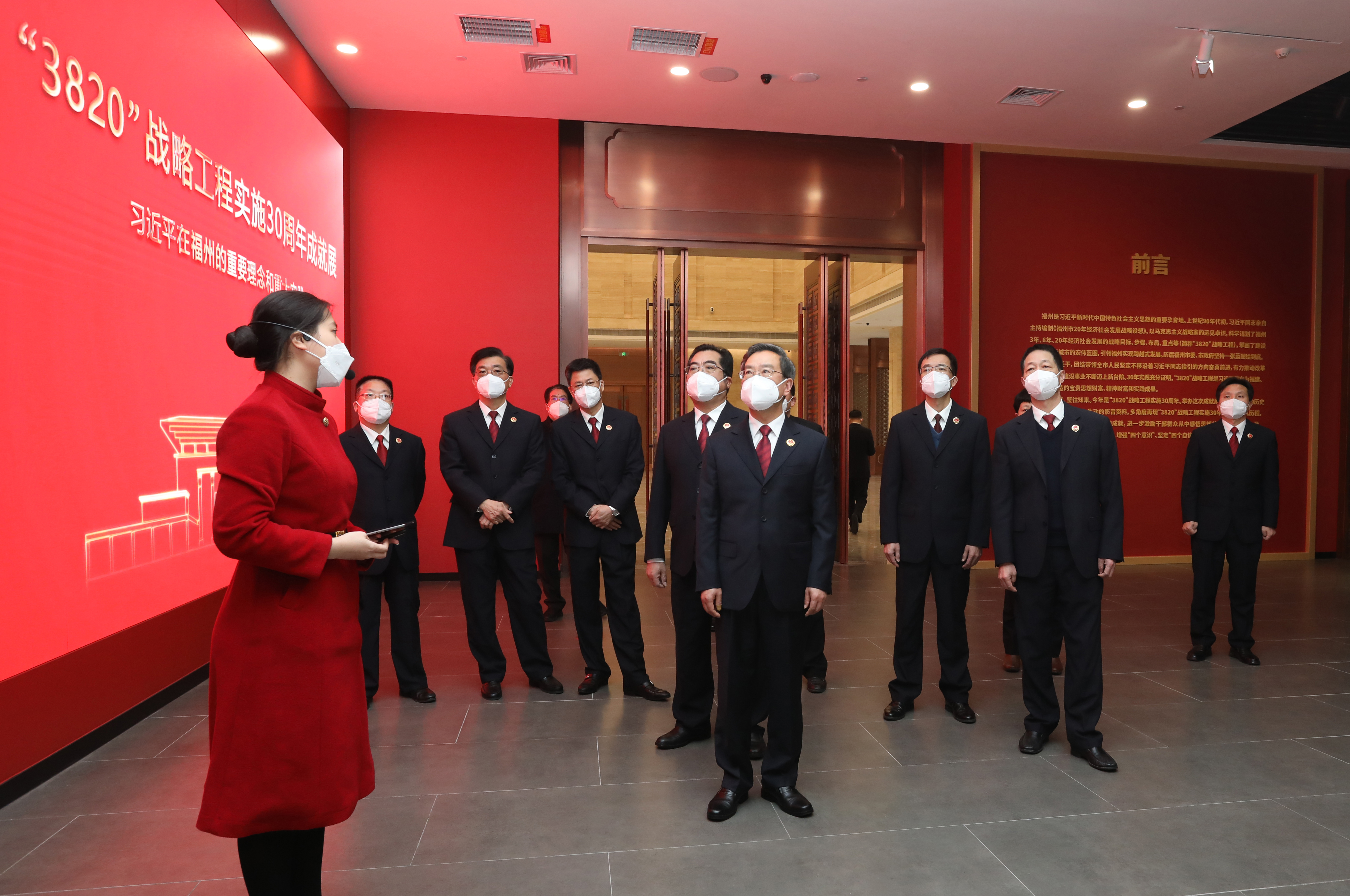 感悟思想伟力　汲取奋进力量——省检察院领导班子参观“3820”战略工程实施30周年成就展