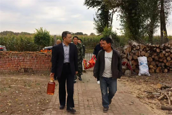 【节前慰问】脱贫不脱联，农检送温情