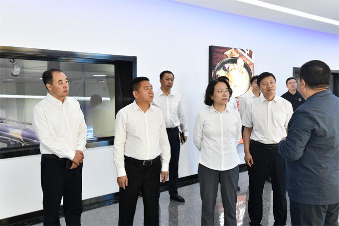 市检察院党组书记、检察长余畅深入企业走访调研